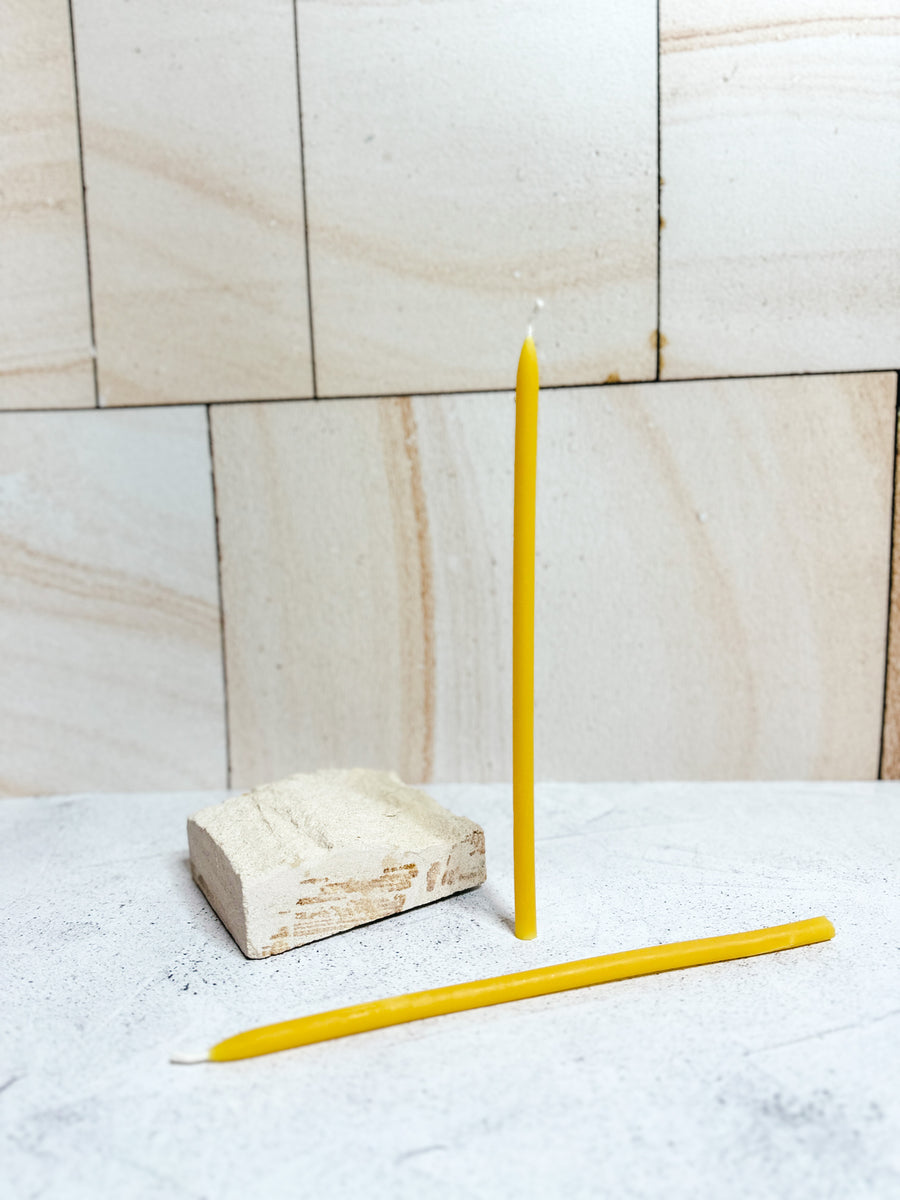 Beeswax Lancaster Thin Taper (23cm Tall)